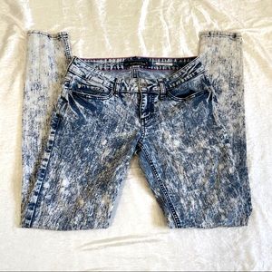 Hot Topic Lovesick acid wash skinny jeans “The Skinny”, size 5